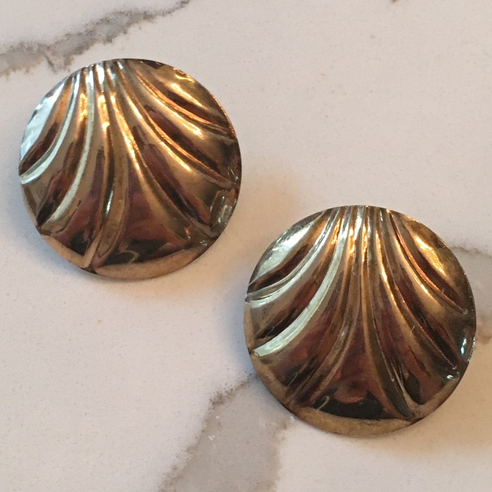 VTG Gold Tone Round textured Circle Earrings